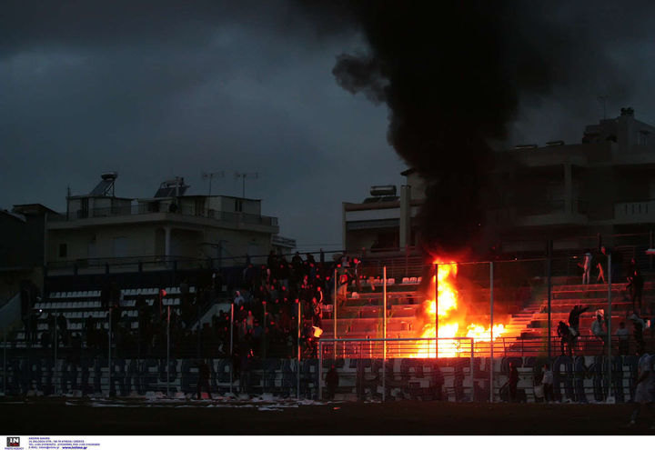 VIDEO από την κάμερα του enwsi.gr με φωτιές και επεισόδια απο το Αιγάλεω