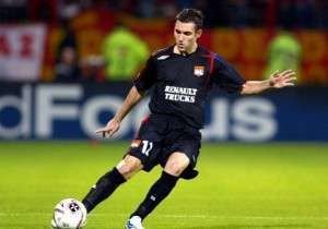 Anthony Reveillere - Lyon /Olympiakos - Champions League - C1 - 19.10.2005 - Foot Football - OL - Largeur action frappe