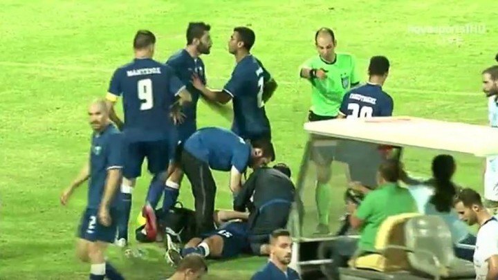 Παίκτες του Λεβαδειακού πιάστηκαν στα χέρια (VIDEO)