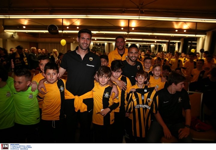 Οι παίκτες της ΑΕΚ στην εκδήλωση των ακαδημιών στη Θεσσαλονίκη (ΦΩΤΟ)