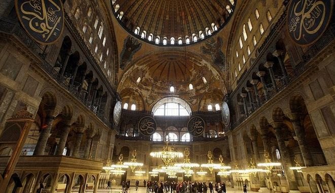 Νέες τουρκικές προκλήσεις και μόνιμος ιμάμης στην Αγιά Σοφιά