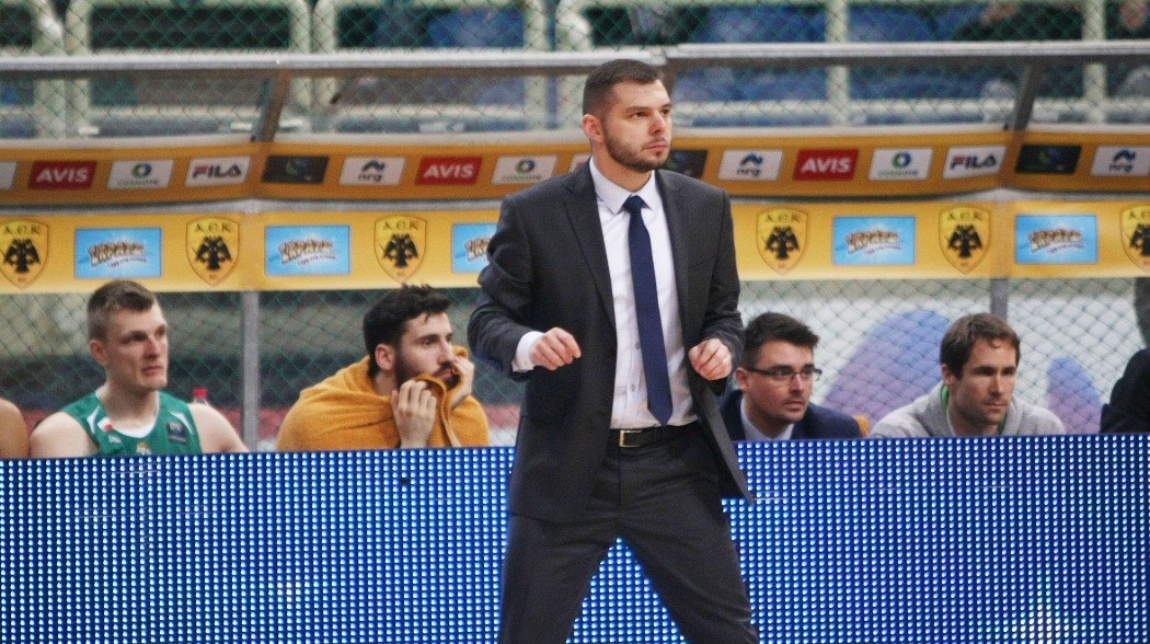 Γκρόνεκ: «Δυνατή ομάδα με καλό προπονητή η ΑΕΚ»