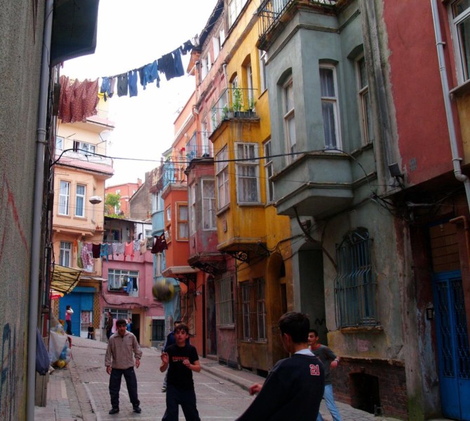 Ένας από τους Τελευταίους Έλληνες της Κωνσταντινούπολης Μιλάει για την Πόλη που Αγάπησε και Τώρα Έχει Χαθεί