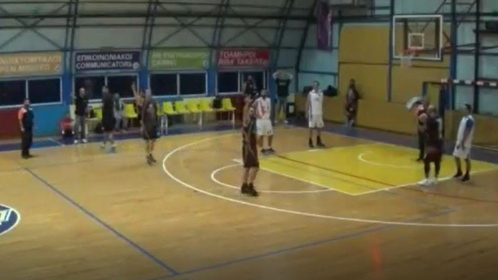 ΑΠΙΣΤΕΥΤΟ: Το γκολ του Μάνταλου πανηγυρίστηκε μέχρι και σε αγώνα... μπάσκετ! (VIDEO)