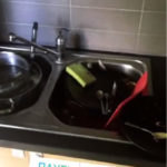 Ο εργένης Μπάρκας δυσκολεύεται με το... πλύσιμο πιάτων (ΦΩΤΟ)