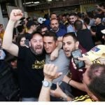 Χαμός κατά την άφιξη της πρωταθλήτριας ΑΕΚ στην Κέρκυρα (ΦΩΤΟ)