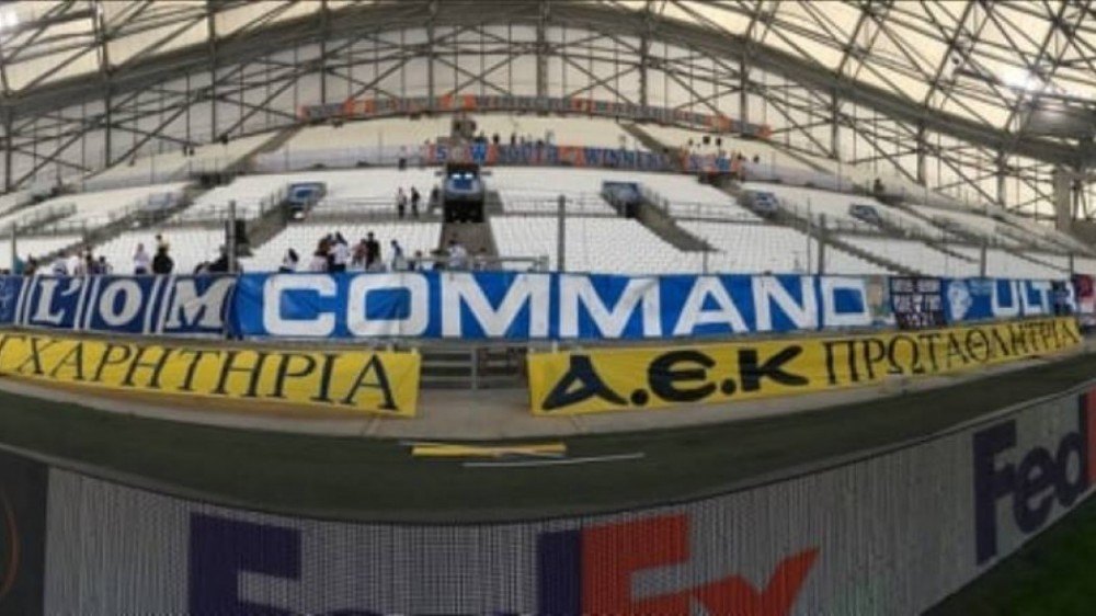 Οι οπαδοί της Μαρσέιγ «σήκωσαν» πανό για την Πρωταθλήτρια ΑΕΚ! (ΦΩΤΟ)
