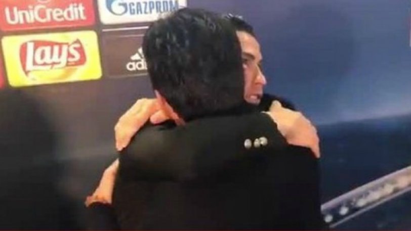 Αγκαλιές και φιλιά Ρονάλντο με Μπουφόν, ενώ ο Ιταλός έκραζε τον διαιτητή (VIDEO)