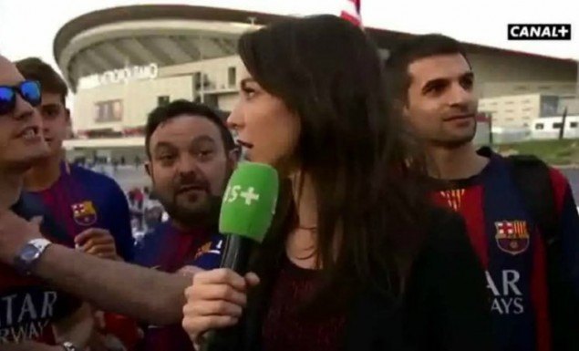 Οπαδός της Μπαρτσελόνα... χούφτωσε Γαλλίδα δημοσιογράφο on air! (VIDEO)