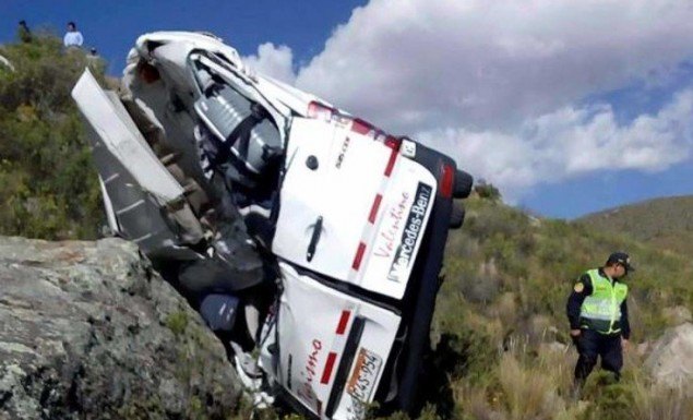 Λεωφορείο με τουρίστες έπεσε σε χαράδρα 20 μέτρων στο Περού