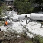 Αεροσκάφος κόπηκε στα δύο και οι επιβάτες σώθηκαν! (ΦΩΤΟ+VIDEO)