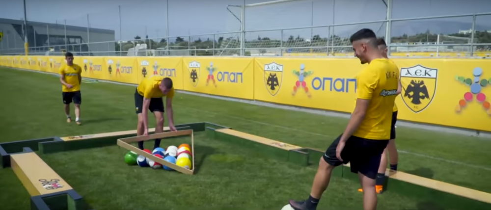 Οι παίκτες της AEK διδάσκουν μπιλιάρδο με…μπάλες ποδοσφαίρου! (VIDEO)
