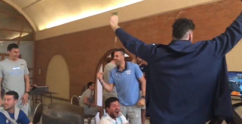 Οι παίκτες της εθνική μπάσκετ της Αργεντινής πανηγύρισαν σαν... τρελοί το γκολ του Ρόχο! (VIDEO)