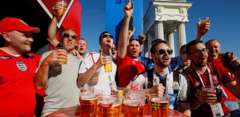 Η UEFA κάνει... ευτυχισμένους τους οπαδούς και επιτρέπει το αλκοόλ στις εξέδρες