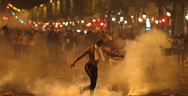 Γαλλία: Επεισόδια στους πανηγυρισμούς για την κατάκτηση του Μουντιάλ