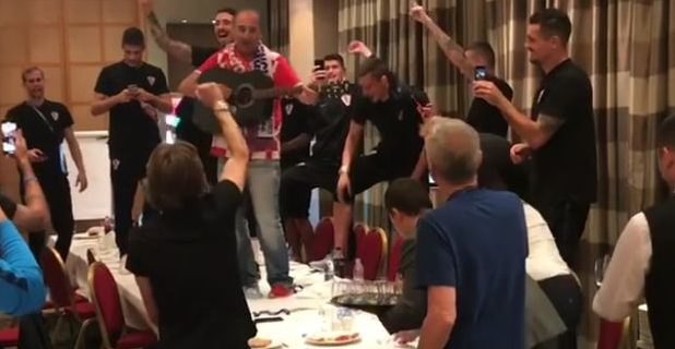 Το ξέφρενο γλέντι των Κροατών στο ξενοδοχείο! (VIDEO)