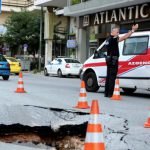 Άνοιξαν τρύπες σε δρόμους της Αθήνας λόγω καθίζησης τους εδάφους (ΦΩΤΟ)