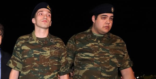 Επέστρεψαν τα κινητά στους δύο Έλληνες στρατιωτικούς οι Τούρκοι