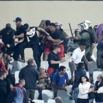 Μέσα στις εξέδρες τα επεισόδια οπαδών του Ολυμπιακού με την Αστυνομία (ΦΩΤΟ-VIDEO)