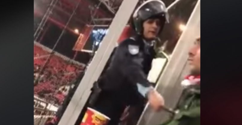 Επίθεση αστυνομίας σε οπαδούς του Αγιαξ μέσα στο «Ντα Λουζ»! (VIDEO)