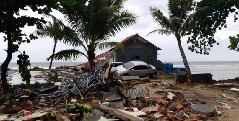Στους 429 οι νεκροί από το τσουνάμι στην Ινδονησία, 154 αγνοούμενοι και χιλιάδες τραυματίες