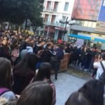 Διαμαρτυρία μαθητών της Ιωνιδείου- «Τα λεφτά απ' τον Σεμπά, δώστα για κανά σοβά» (ΦΩΤΟ)