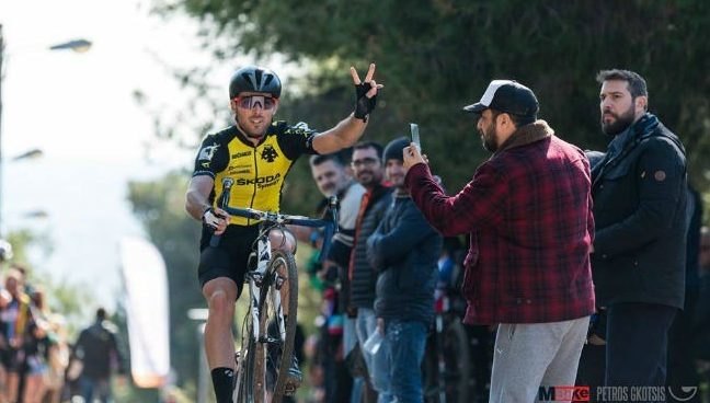 Η ποδηλασία της ΑΕΚ αφιέρωσε τις επιτυχίες της στην Εβίτα και τον Ανδρέα (ΦΩΤΟ)