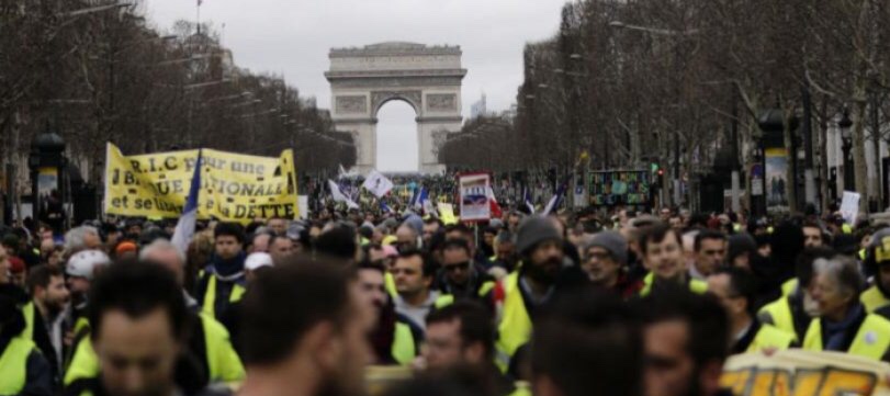 Κίτρινα Γιλέκα: Νέα συγκρούσεις στις διαδηλώσεις σε ολόκληρη τη Γαλλία