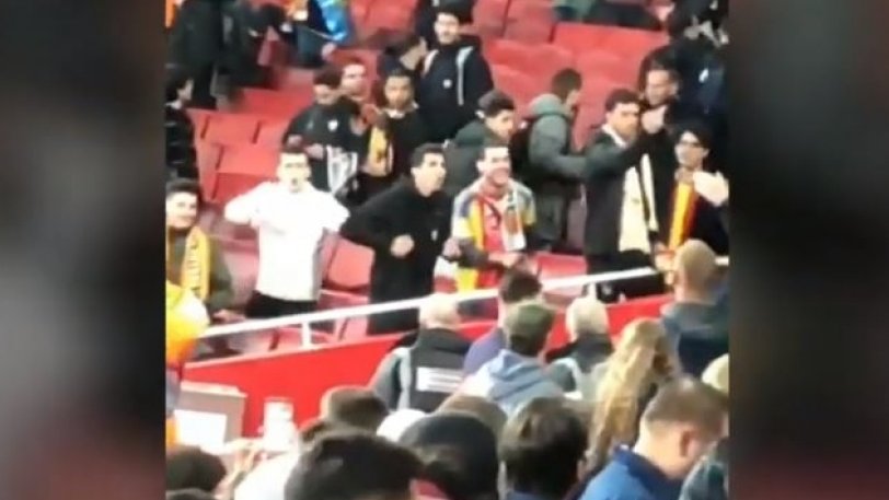 Η Βαλένθια ψάχνει τους ρατσιστές οπαδούς της στο "Emirates" Η Βαλένθια ψάχνει τους ρατσιστές οπαδούς της στο "Emirates"