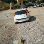 Το... τερμάτισε: Οδηγός στην Κρήτη πάρκαρε στην παραλία, ακριβώς δίπλα στη θάλασσα! (ΦΩΤΟ)