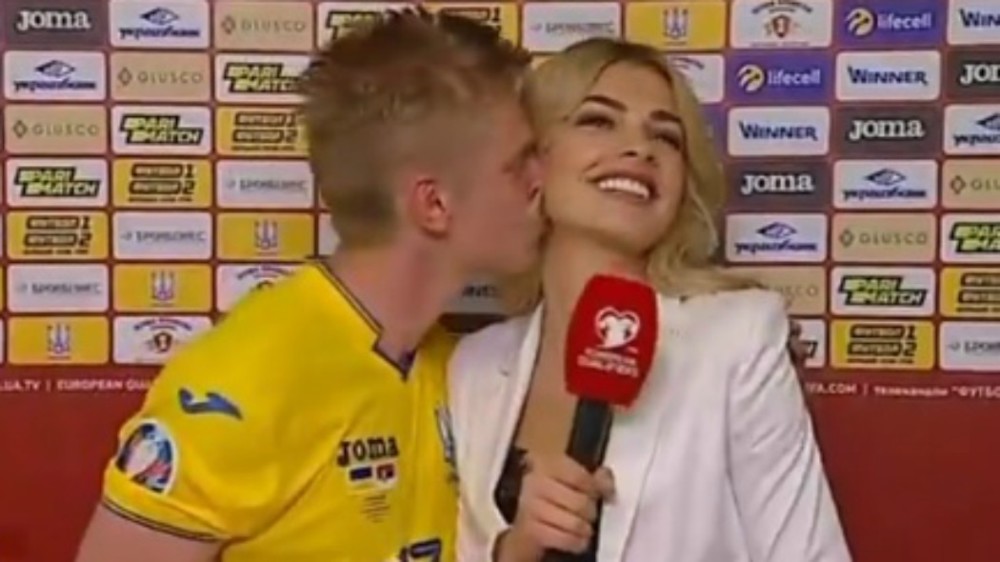 Ο Ζίντσενκο της Σίτι φίλησε on-air δημοσιογράφο στον λαιμό! (VIDEO)