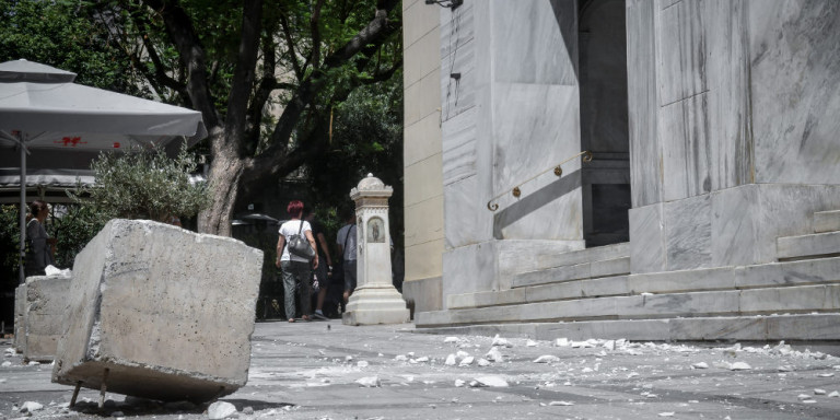 Σεισμός στην Αθήνα: Τραυματίστηκε 8χρονο αγόρι από πτώση καμινάδας