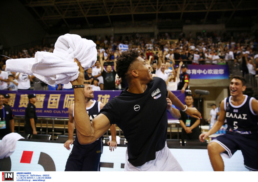 Τρέλα στην Κίνα για μια... πετσέτα του Γιάννη Αντετοκούνμπο! (ΦΩΤΟ)
