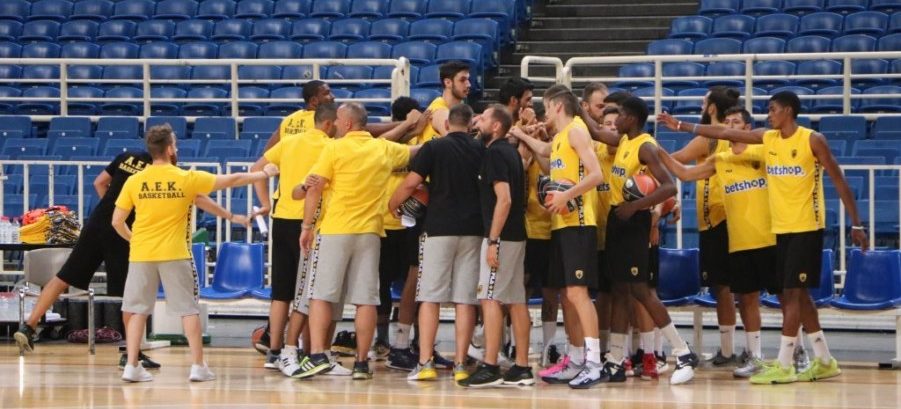 Η ΑΕΚ έφτασε στην Πορταριά και σηκώνει... μανίκια! Η ΑΕΚ έφτασε στην Πορταριά και σηκώνει... μανίκια!