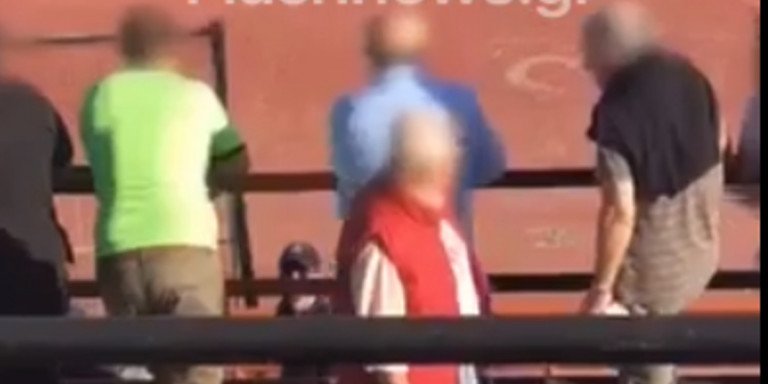 Καρέ-καρέ η πτώση του φιλάθλου που έχασε τη ζωή του στο γήπεδο της Καλαμαριάς (VIDEO)