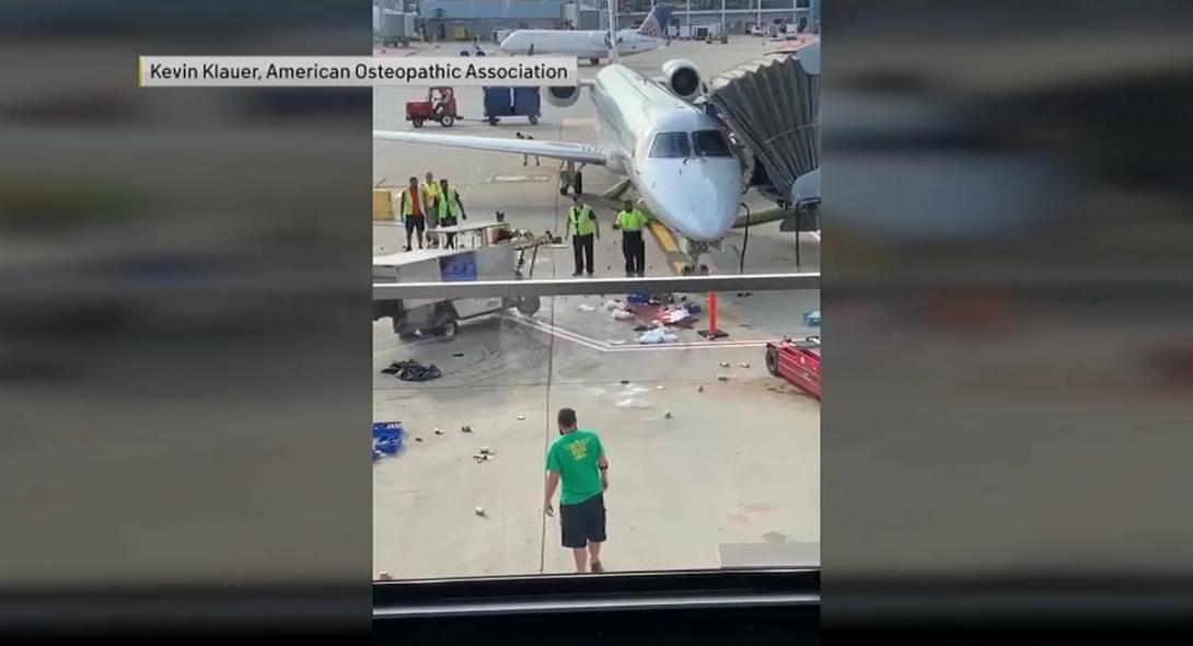 Φορτηγάκι εκτός ελέγχου προκάλεσε χάος στο αεροδρόμιο του Σικάγο (VIDEO)