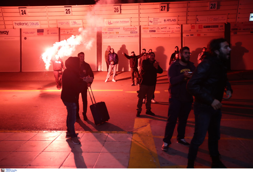 Ο κόσμος της ΑΕΚ στην Κρήτη αγκάλιασε παίκτες-Κωστένογλου (ΦΩΤΟ)