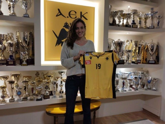 Καραγκούνη: «Είμαι πολύ χαρούμενη που υπέγραψα σε μία τόσο μεγάλη ομάδα όπως η ΑΕΚ»