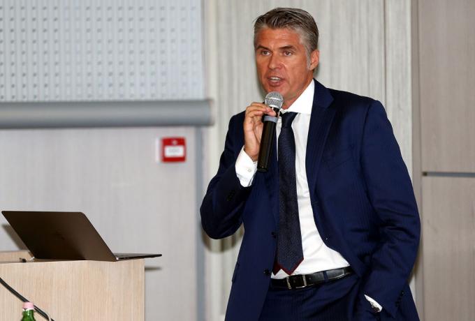 Πρόεδρος επιτροπής διαιτησίας UEFA: «VAR μόνο για εξόφθαλμα λάθη στα οφσάιντ, όχι για εκατοστά»