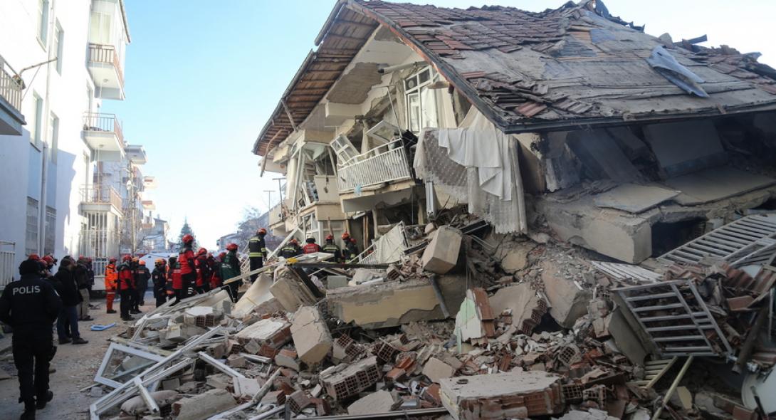 Στους 41 οι νεκροί από τον σεισμό στην Τουρκία – Σταμάτησαν οι επιχειρήσεις διάσωσης