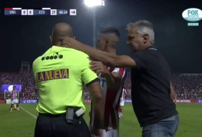Προπονητής στην Αργεντινή «σβέρκωσε» διαιτητή! (VIDEO)