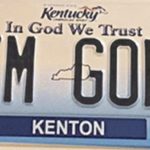 Αποζημιώθηκε Αμερικανός με πινακίδα «Είμαι ο Θεός» στο Ι.Χ. του (ΦΩΤΟ)