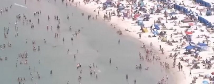 Οι Αμερικάνοι αψήφησαν τις συστάσεις για τον κορονοϊό και γέμισαν τις παραλίες (VIDEO)