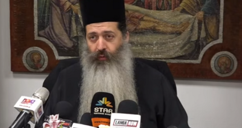 Μητροπολίτης Φθιώτιδας: «Οι ιερείς γλείφουμε από το πάτωμα την θεία κοινωνία αν πέσει κάτω» (VIDEO)