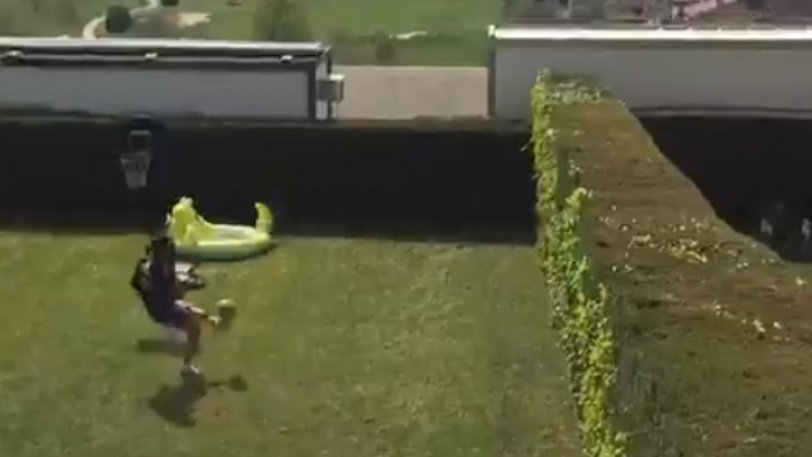 Οσασούνα: Συμπαίκτες και γείτονες παίζουν ποδοβόλεϊ... από τον φράχτη! (VIDEO)
