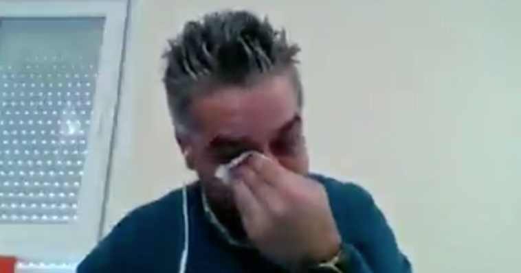 Ισπανός γιατρός ξεσπά σε κλάματα: «Ναρκώνουμε 65χρονους για να πεθάνουν και να ζήσουν οι πιο νέοι» (VIDEO)