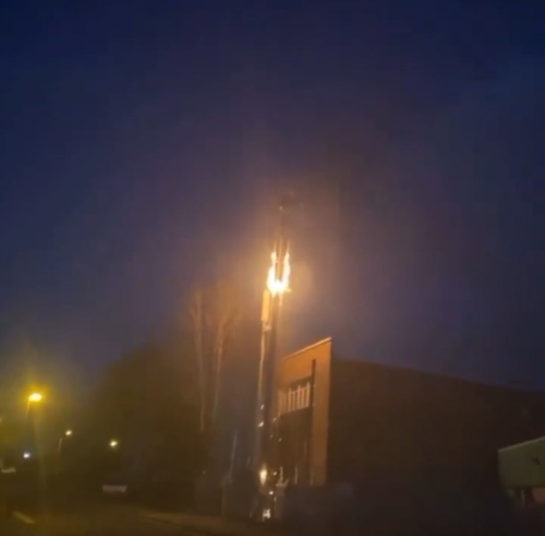 Απίστευτα πράγματα: Στην Αγγλία καίνε κεραίες 5G γιατί πιστεύουν ότι εξαπλώνουν τον κορωνοϊό (ΦΩΤΟ - VIDEO)