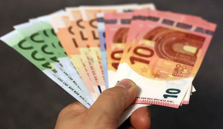 Κορωνοϊός-Επίδομα 800 ευρώ: Προστίθενται ηθοποιοί, τραγουδιστές και άλλες 27 κατηγορίες