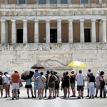 Ο επικεφαλής της TUI δίνει ελπίδες για τον τουρισμό: «Η Ελλάδα μεταξύ των χωρών που έχουν καλές πιθανότητες να ανοίξουν»
