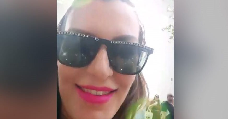 Έδειραν γνωστή Θεσσαλονικιά παρουσιάστρια σε πορεία (VIDEO)